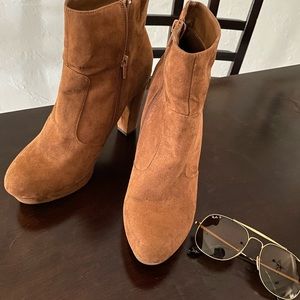 Brown high heel boots 👢